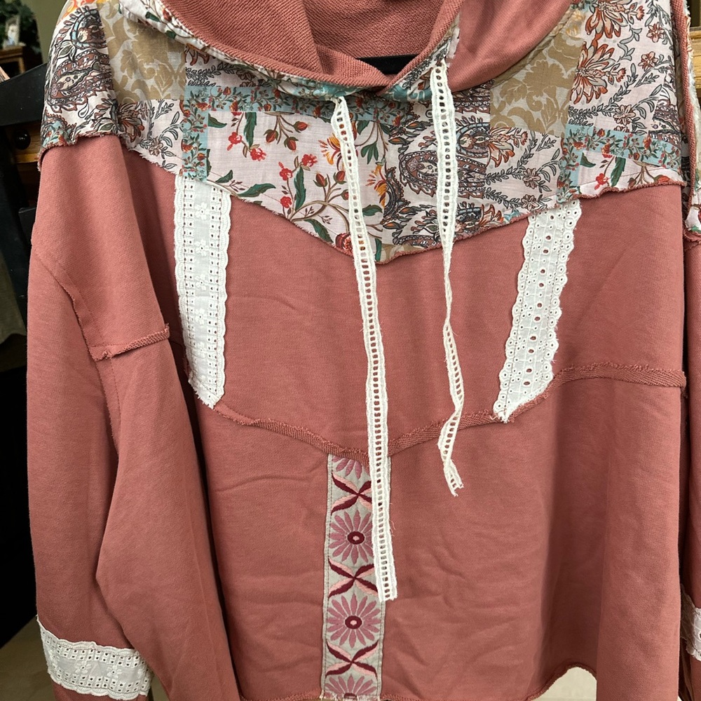 POL Patchwork Floral Hoodie - ginger spice and lace